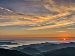 13 Świt na morzu mgieł. Bieszczady. 2014-09