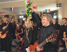 MUZYCZNA PODRÓŻ Z 1 ŁÓDZKĄ ORKIESTRĄ GITAROWĄ